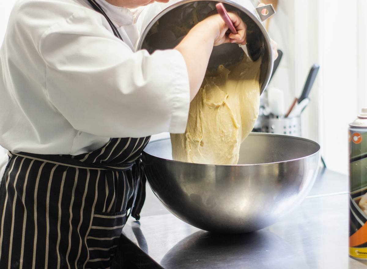 Side-by-side diagram showing standard bread machine paddle vs. bread danish whisk mixing action in dough