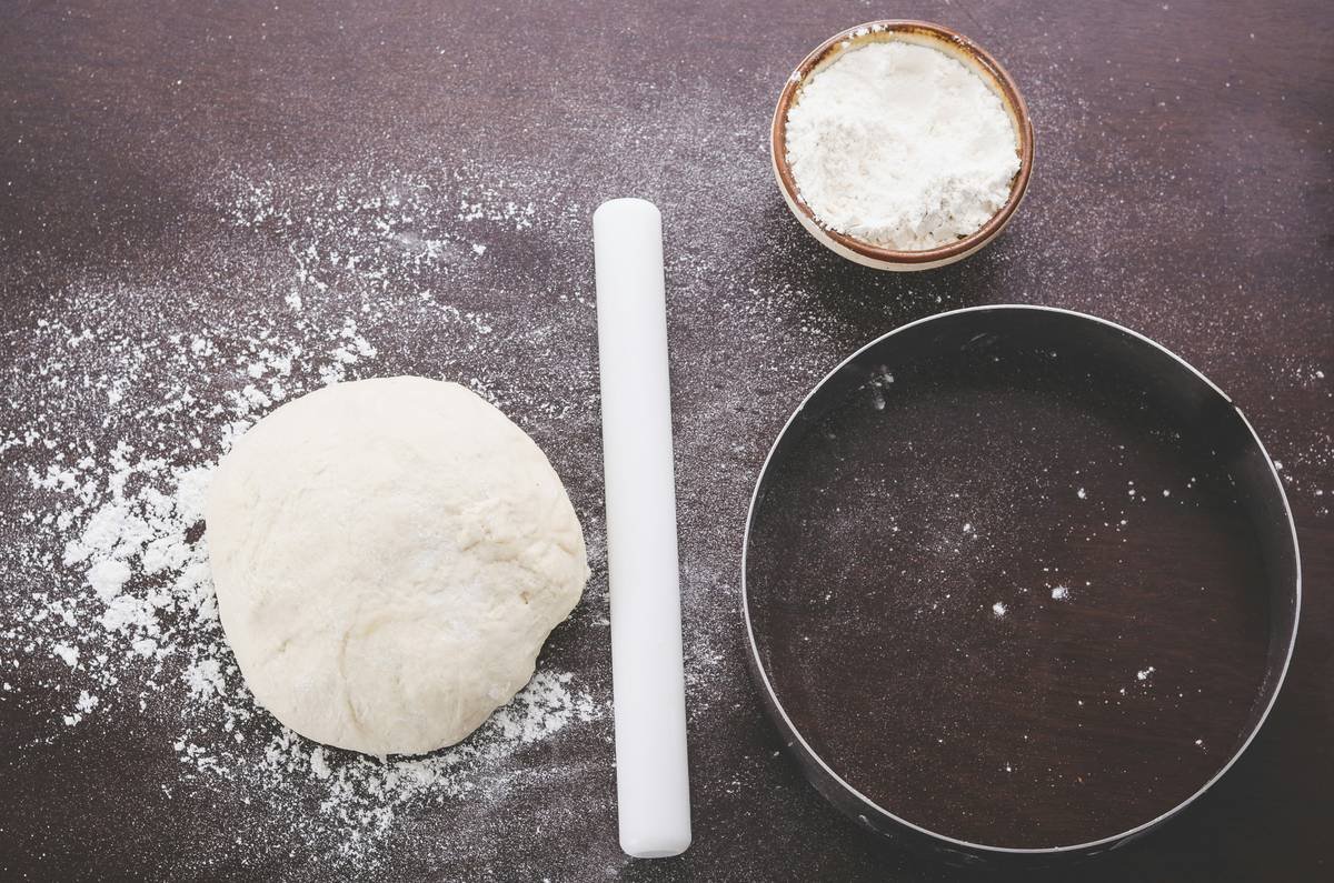 Side-by-side comparison of IKEA SKÄRIG balloon whisk and standard bread machine paddle showing material, shape, and size differences